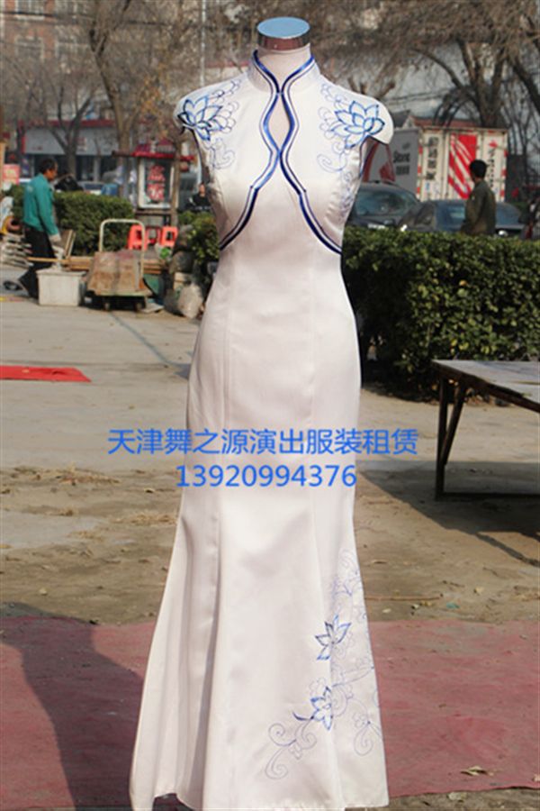 白色青花瓷旗袍