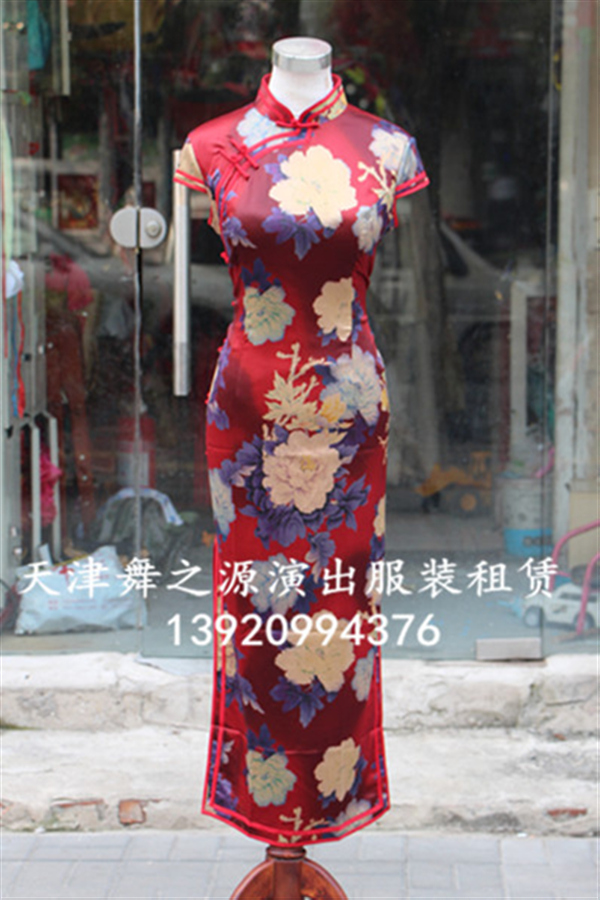 紫红牡丹花旗袍