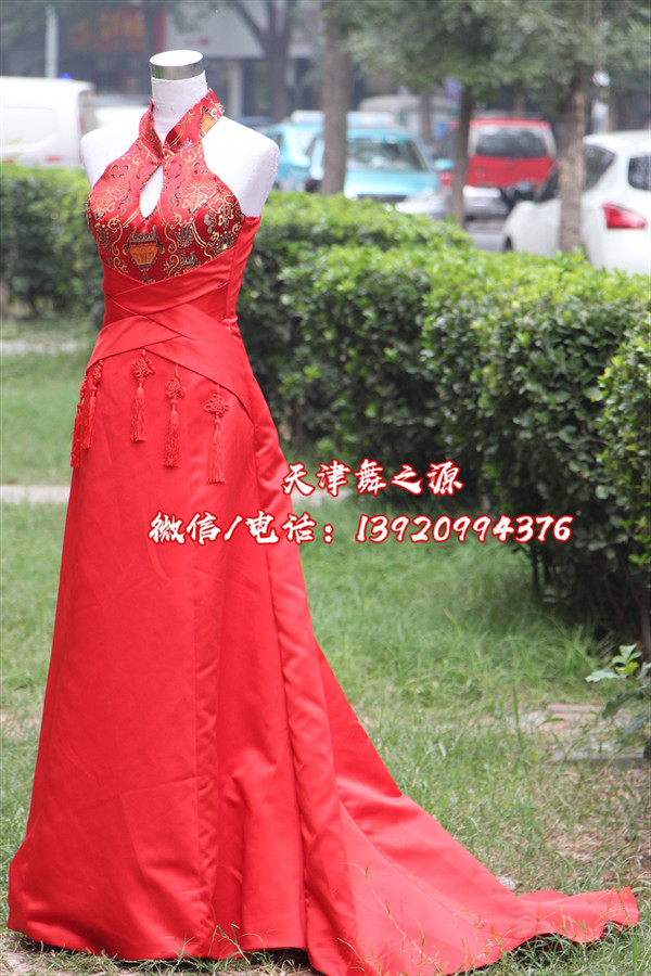 红色立领中式大拖尾礼服裙
