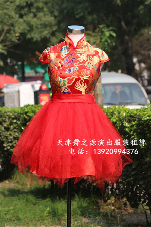 红色蓬蓬裙旗袍