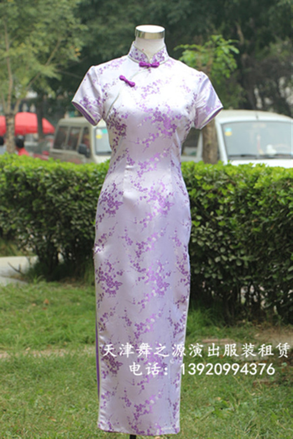 紫色梅花长旗袍