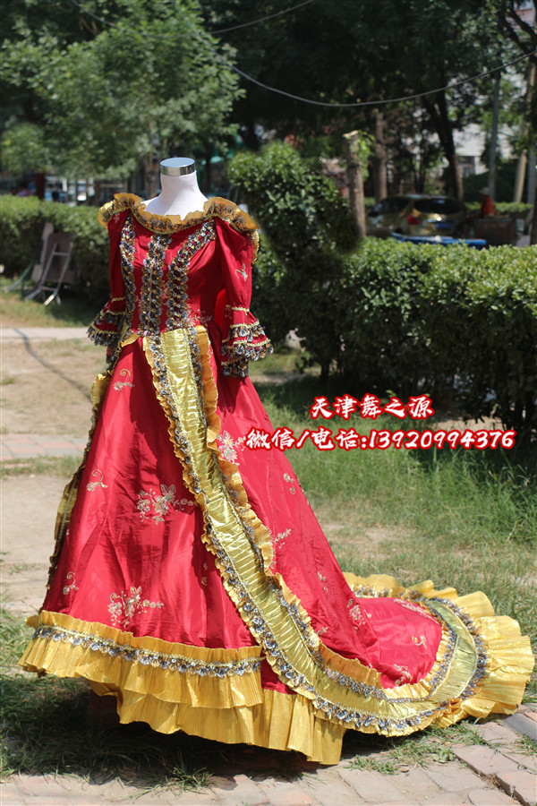酒红色拖尾女欧式礼服