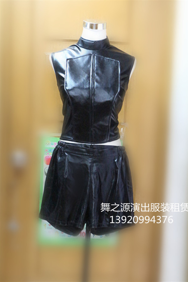 黑色短裤现代舞